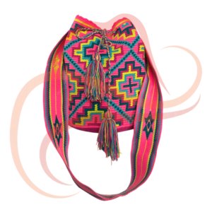 Mochila Wayúu en tonos intensos de fucsia, amarillo y azul, con un diseño que resalta la vitalidad de los colores. Los patrones geométricos y las borlas largas añaden dinamismo y autenticidad artesanal.