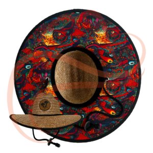 Imagen principal del Sombrero Viajero Tripping, destacando el estampado vibrante y psicodélico en la parte interior del ala, con figuras abstractas en tonos rojos, azules y naranjas, y una corona clara con detalles en negro.