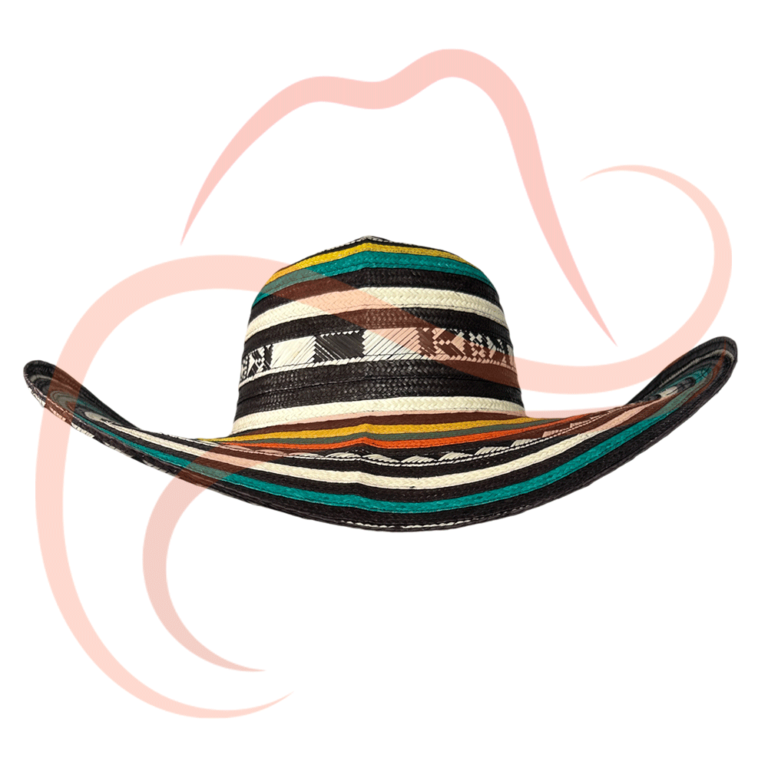 Vista frontal del sombrero vueltiao 15 vueltas de colores verde, amarillo y naranja, con detalles en negro y blanco, fabricado en caña flecha.