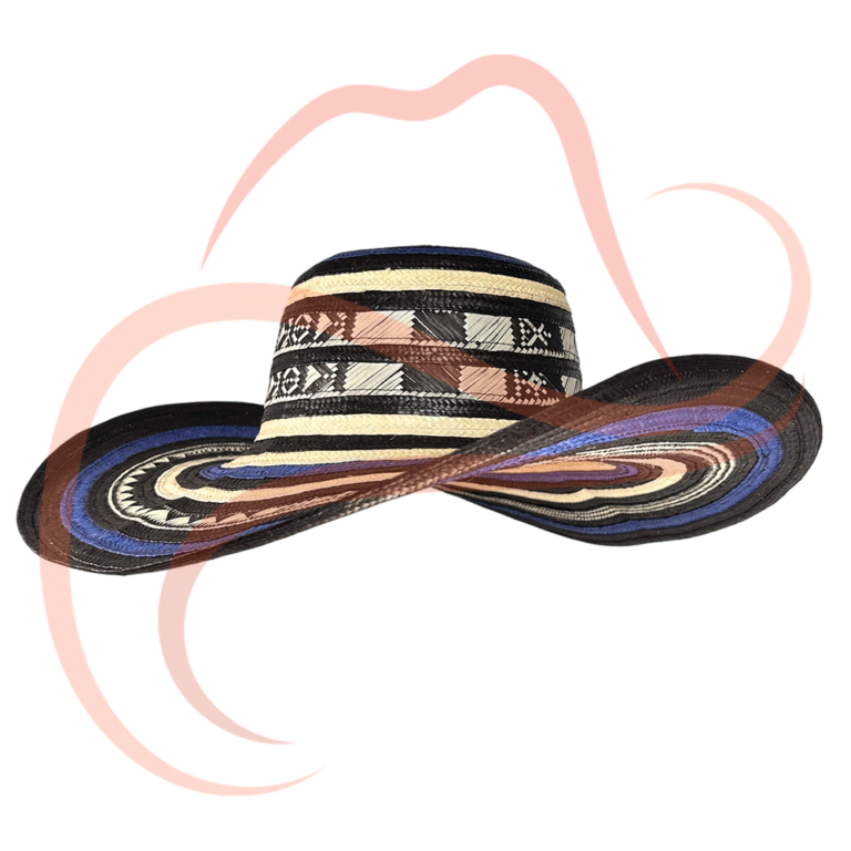 Sombrero vueltiao de 15 vueltas con franjas en negro, blanco y azul, tejido en caña flecha, visto en ángulo de tres cuartos que resalta su forma única y la calidad de su fabricación manual.