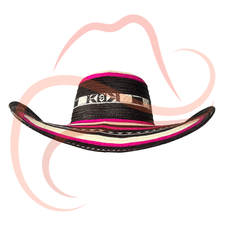 Sombrero vueltiao de 15 vueltas en colores fucsia, negro y blanco visto de frente, resaltando los detalles tradicionales de su corona.