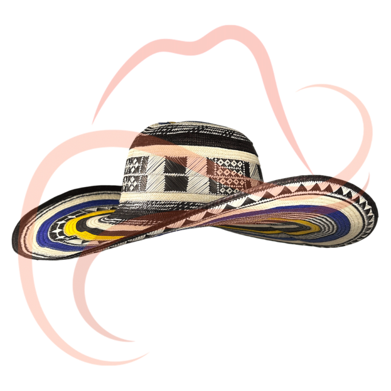 Sombrero vueltiao de 19 vueltas con franjas en amarillo, azul y negro, visto desde una perspectiva de tres cuartos, resaltando las franjas de colores y el diseño geométrico en la copa.