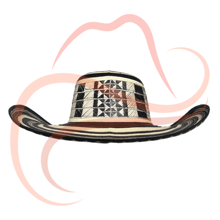 Vista frontal del Sombrero Vueltiao de 19 vueltas, una artesanía colombiana hecha a mano en caña flecha.