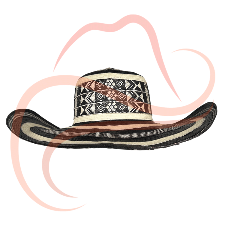 Vista frontal del Sombrero Vueltiao de 23 vueltas, hecho a mano en caña flecha, resaltando la calidad de su tejido colombiano.
